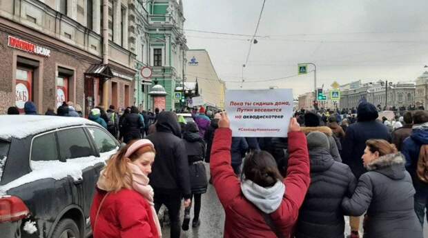 А потом Россия взяла да и явилась на войну