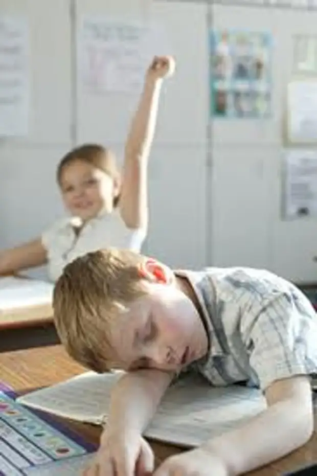 Неуспеваемость детей в школе. Утомляемость школьников. Дети в школе утомление. Усталость детей в школе. Уставший ученик.