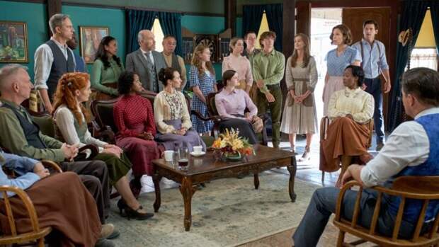 A Lack of Storylines for When Calls the Heart’s Massive Cast Hurts the Series