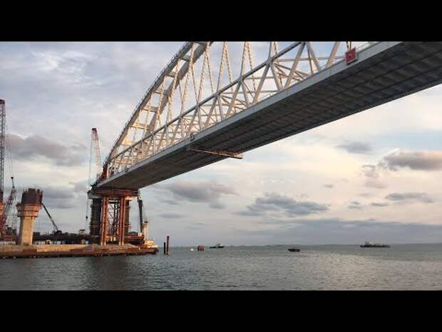 Крымский мост судно под аркой мостом. Арка 35 судно. Транспортировка арок Крымского моста. Судно арка