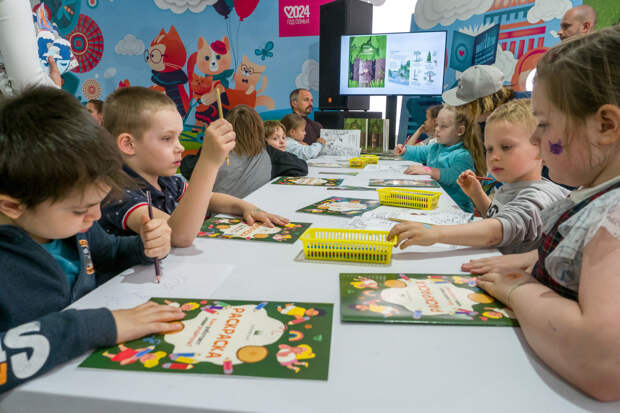 Стало известно, что почти 93 процента детей из Петербурга посещают дополнительные занятия