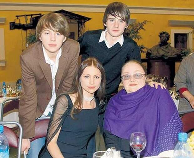 Екатерина Градова с дочерью Марией, сыном Алексеем и внуком Андреем Мироновым