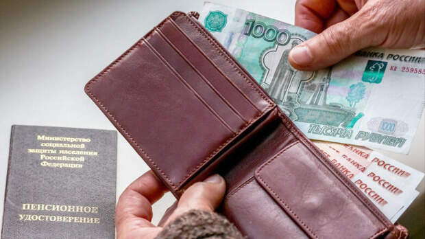 Кому из пенсионеров положена повышенная добавка на уход