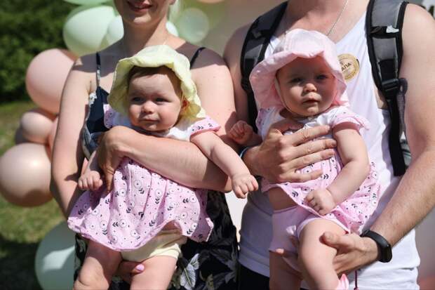 В парке имени Бабушкина прошел первый Санкт-Петербургский Фестиваль близняшек и двойняшек