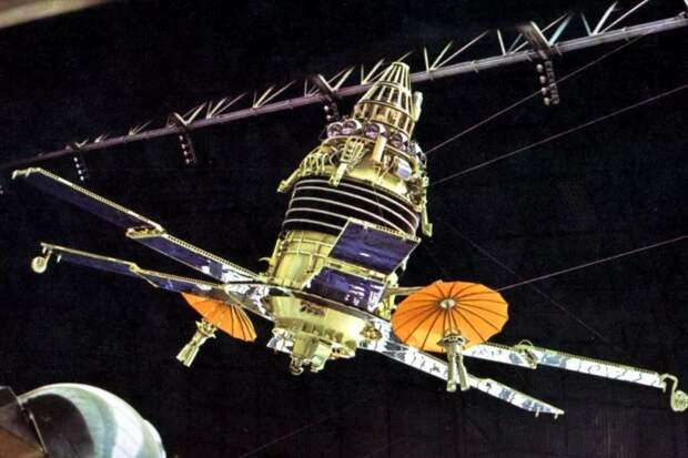 Запущен первый советский спутник связи Молния-1