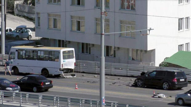 В Севастополе возбуждено уголовное дело по факту столкновения автомобиля и автобуса