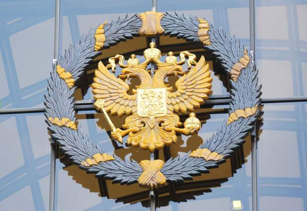 Путин подписал закон, закрепивший наличие крестов на гербе России