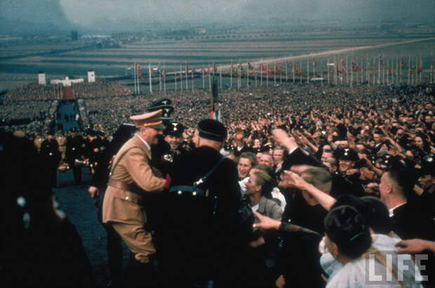 Гитлер на Дне благодарения в Бюккебурге. 1937 год.