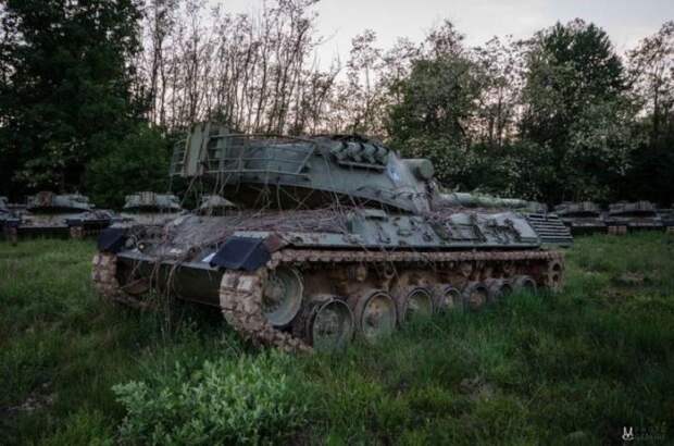 Ржавые танки бундесвера на кладбище военной техники под Берлином