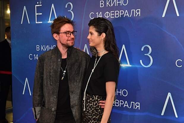 Актёр Александр Петров устроил жене Виктории романтический сюрприз на 23-летие