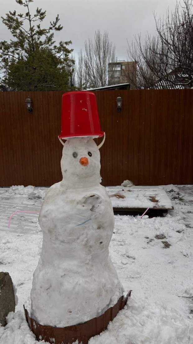 Снеговик в Будённовском районе Донецка