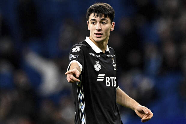 Футболисты Макаров и Бабаев переведены в состав "Динамо-2"