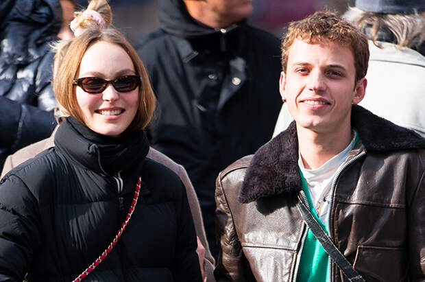 Лили Роуз-Депп была замечена на свидании с таинственным незнакомцем после новостей о романе с Тимоти Шаламе