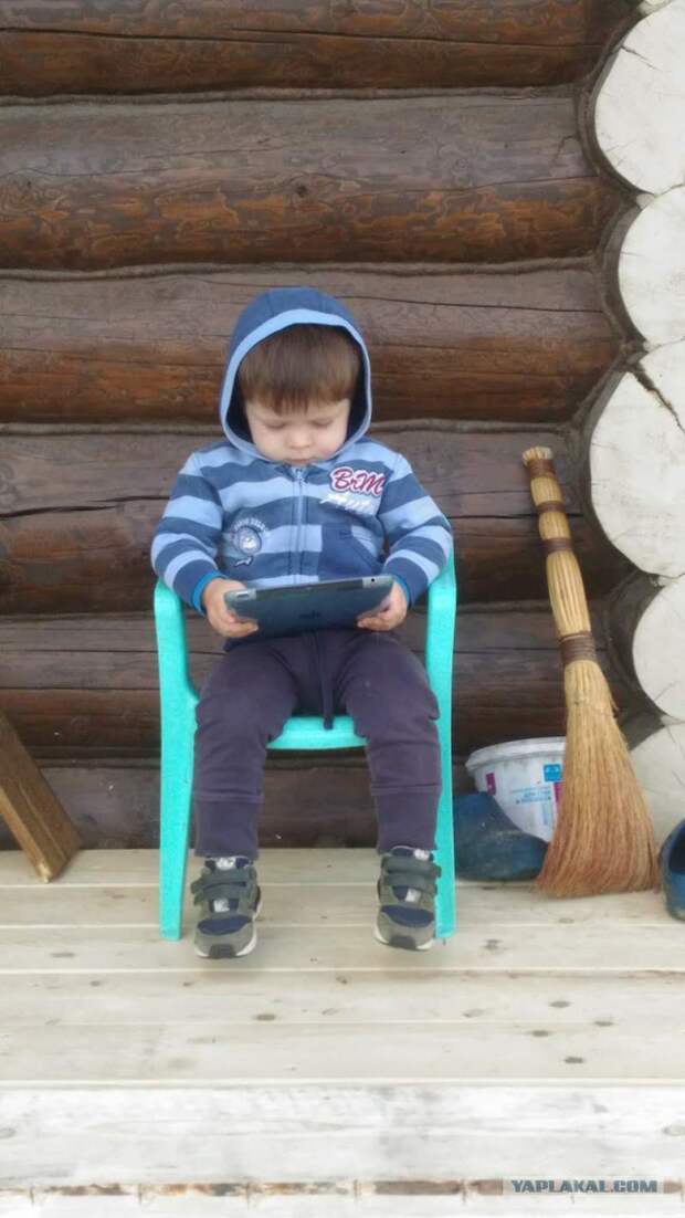 Поднял верандочку, в пару рук за пяток выходных.