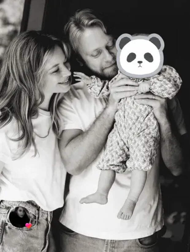 Светлана Устинова и Илья Стюарт с дочерью