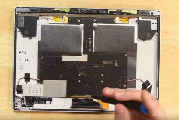 Microsoft Surface Book 2 огорчил мастеров iFixit (10 фото + видео)