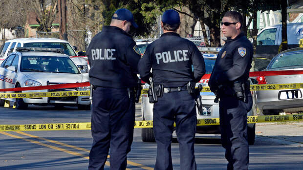 Два человека погибли при стрельбе на хоккейном матче в США