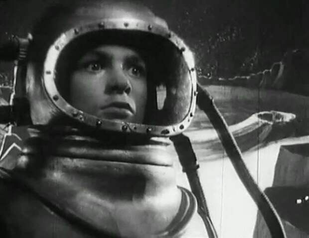 Кадр из фильма "Космический рейс" (1935)