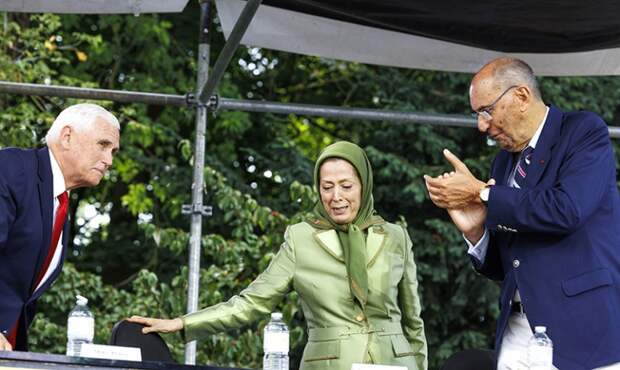 На фото: бывший вице-президент США Майк Пенс, избранный президент Национального совета сопротивления Ирана Марьям Раджави и Алехо Видаль Куадрас запечатлены на митинге за свободный Иран, организованном иранскими ассоциациями в Европе в сотрудничестве с иранским альтернативным движением NCRI (программа NCRI), в Брюсселе, сентябрь 2025 года.