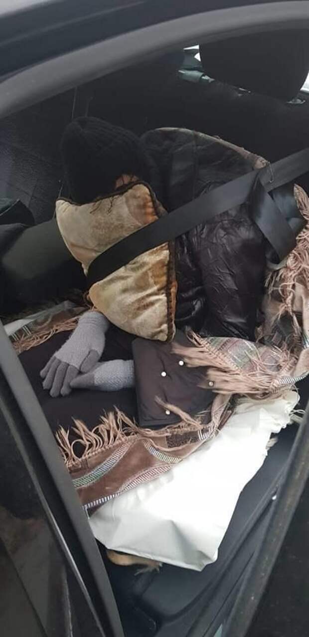 На российско-украинской границе водитель и его сын пытались выдать труп женщины за спящую пассажирку