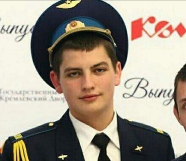 22-летний бортпроводник Максим Моисеев сделал все ради спасения людей
