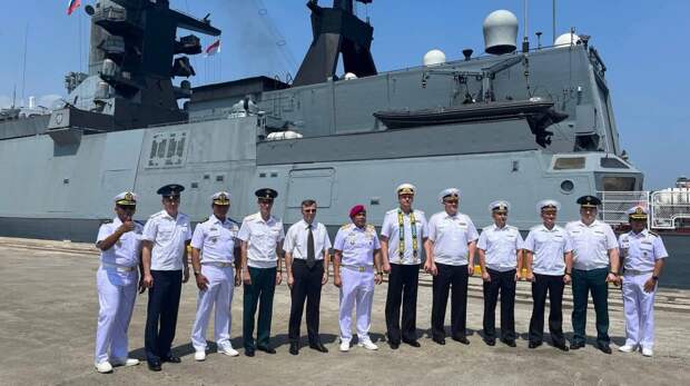Российские военные корабли прибыли в Джакарту