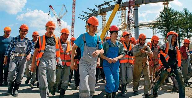 ДОНАТ СОРОКИН/ТАСС Специалисты предлагают запретить трудовым мигрантам ввозить в Россию семьи, так как, по сути, они находятся здесь в «рабочей командировке»