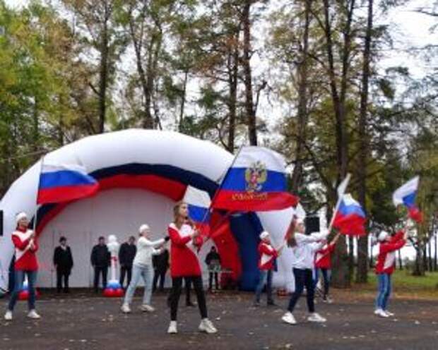 В Невьянске после реконструкции торжественно открыли городской парк