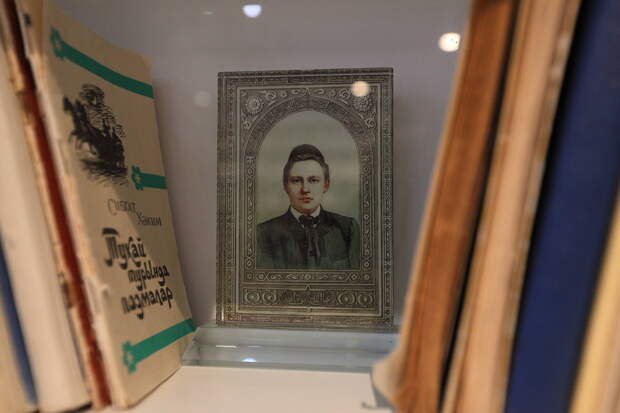 Тукай түбәтәе белән серләштем