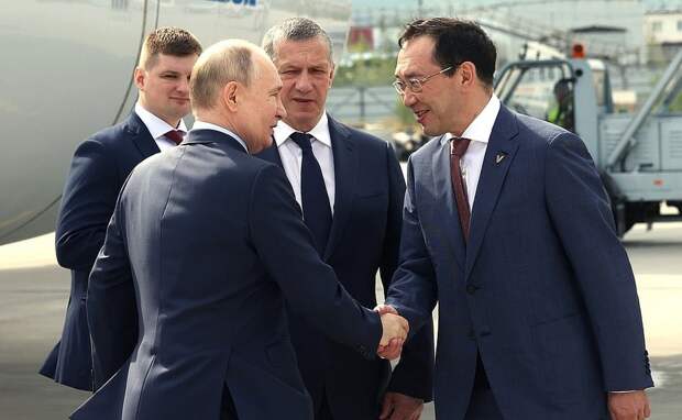 Мировая общественность возбуждена поездкой Владимира Путина в Северную Корею и Вьетнам. Кто следит с приятным возбуждением, кто – с неприятным.