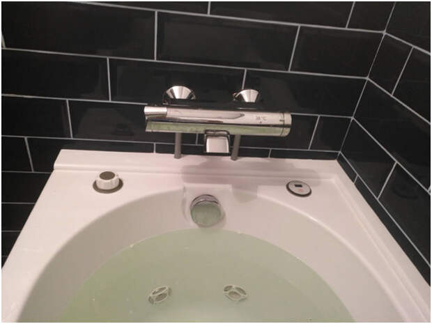 Акриловая боковая накладка на ванну