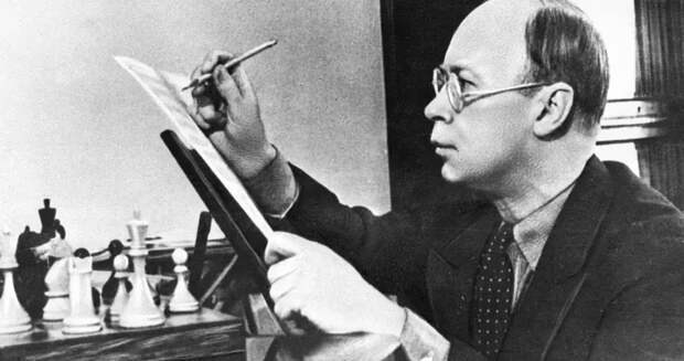 Музыкальный автобус будет сегодня возить астраханцев под балеты Прокофьева