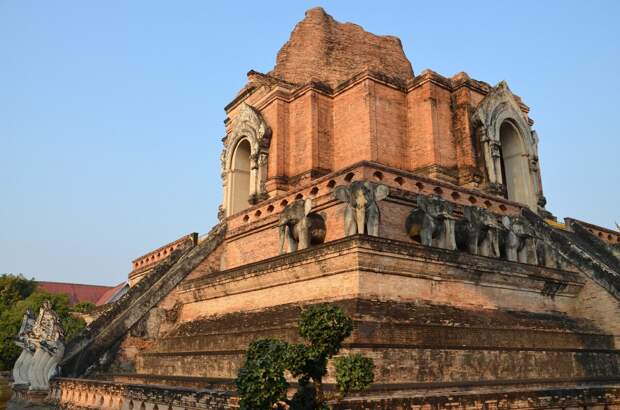Храм Ват Чеди Луанг в Чианг Мае на севере Таиланда. Фото автора.
