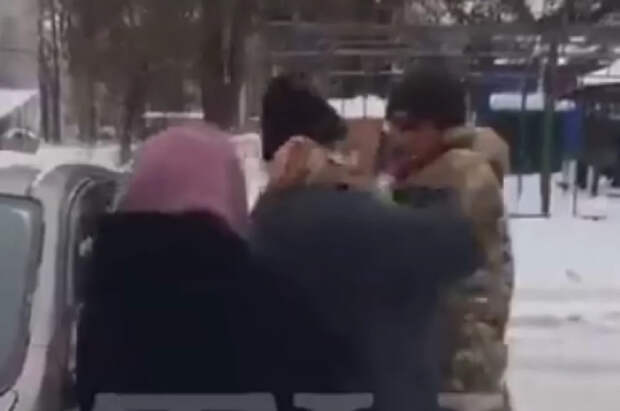 Украинский военком открыл стрельбу во время стычки с гражданскими