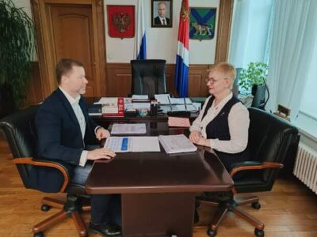 Марина Шемилина накануне своего ежегодного отчета встретилась с председателем Заксобрания Приморского края Антоном Волошко