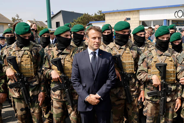 Politico: союзники застигнуты врасплох решением Франции пригласить РФ в Нормандию