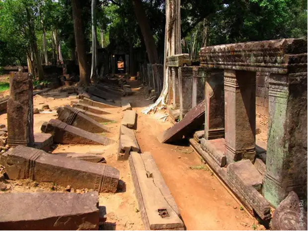 Пирамида Кох Кер в Камбодже с шахтой в подземный мир, откуда еще никто не вернулся. Мегалитическая кладка и загадки создания