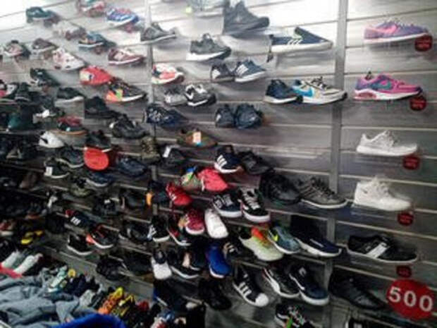 Из магазина в Тверской области изъяли 50 пар фейковой обуви