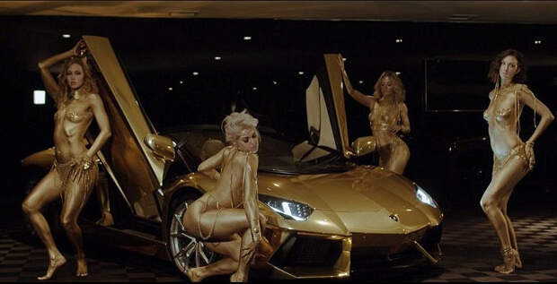 Золотые Lamborghini и Rolls-Royce продадут вместе с домом и девушками?