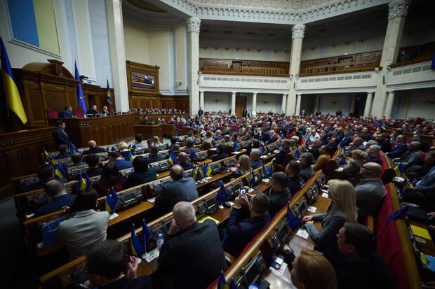 Названо угрожающее Зеленскому последствие отставок украинских депутатов