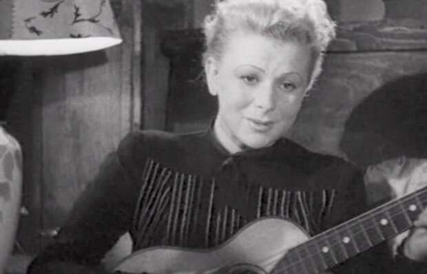 Кадр из фильма *Жди меня*, 1943 | Фото: kino-teatr.ru