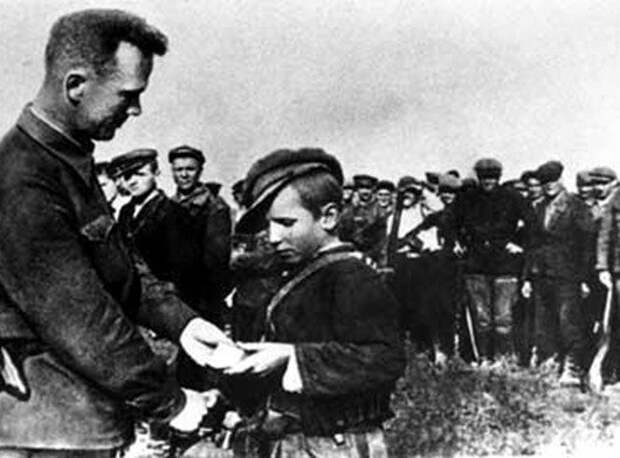 Валя Котик: самый молодой Герой Советского Союза Валя Котик: самый молодой Герой Советского Союза Валя Котик, Велика Отечественная война, герой советского союза, молодой Герой