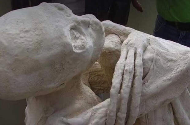 В Перу возле плато Наска нашли странную мумию