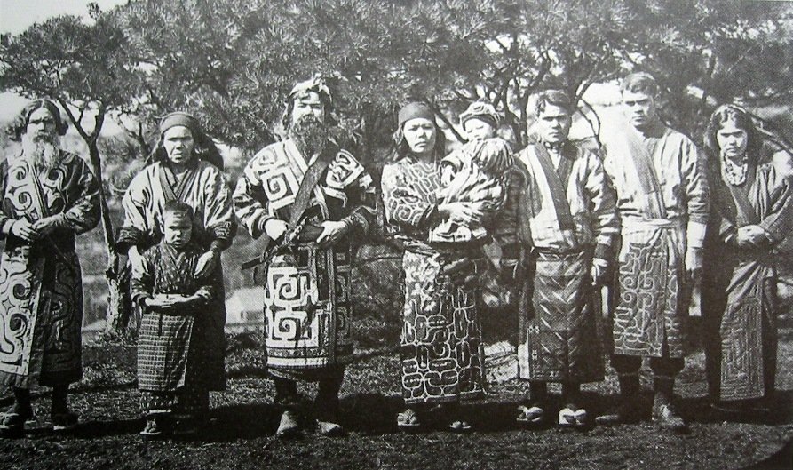 Семья айнов