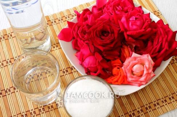 Ингредиенты для ликера из лепестков чайной розы