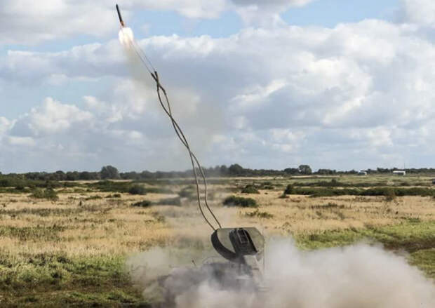 В Ярославской области инженеры танковой армии ЗВО применили установку разминирования УР-77 «Метеорит» для создания безопасного маршрута