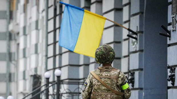 СМИ: сотрудники украинских военкоматов изымают у граждан средства связи