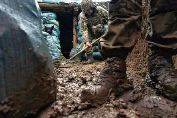 WSJ: военнослужащие ВСУ находятся на передовой по 10-15 дней вместо положенных пяти