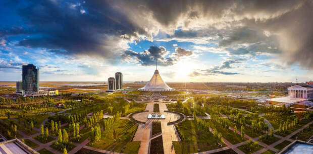 Хан Шатыр - крупный торгово-развлекательный центр в столице Казахстана Астане.