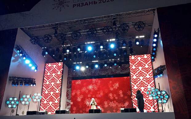 В Новый год на Лыбедском бульваре выступила группа «Балалайка-62»